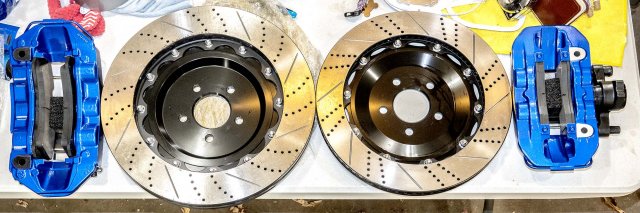 2023Oct09_DSC0717_BIG-brake rotors & calipers_2000w.jpg